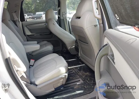 2017 Chevrolet Traverse Premier z USA, uszkodzony, nr VIN 1GNKRJKDXHJ127775